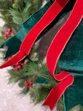 Load image into Gallery viewer, 90cm Traditional Wreath w/ Red &amp; Green Bow