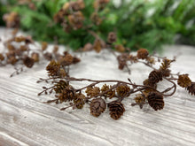 Load image into Gallery viewer, 6ft Pinecone Garland